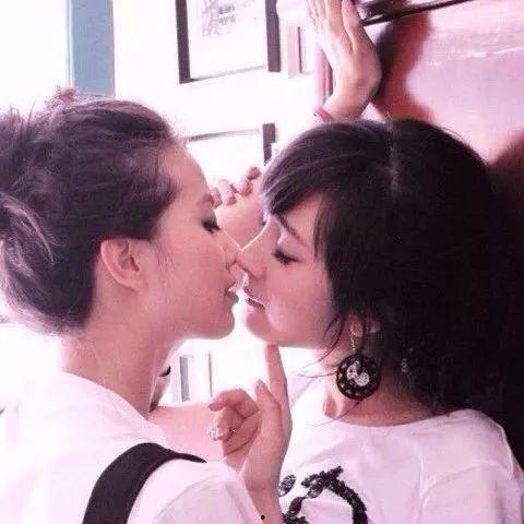 娱乐圈五点钟爆料大瓜,揭秘明星背后的惊人真相! 第1张 娱乐圈五点钟爆料大瓜,揭秘明星背后的惊人真相! 第1张